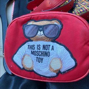 MOSCHINO WAIST BAG.